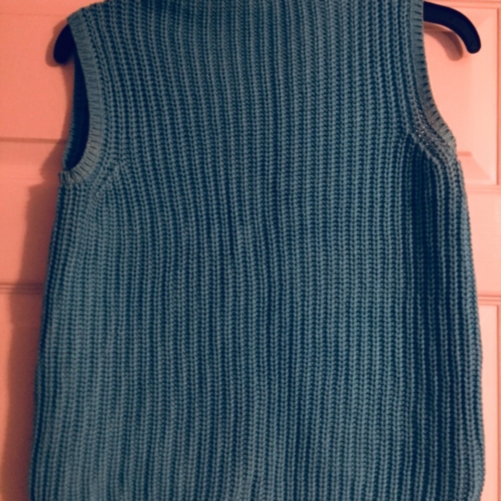 Crop Sleeveless Sweater